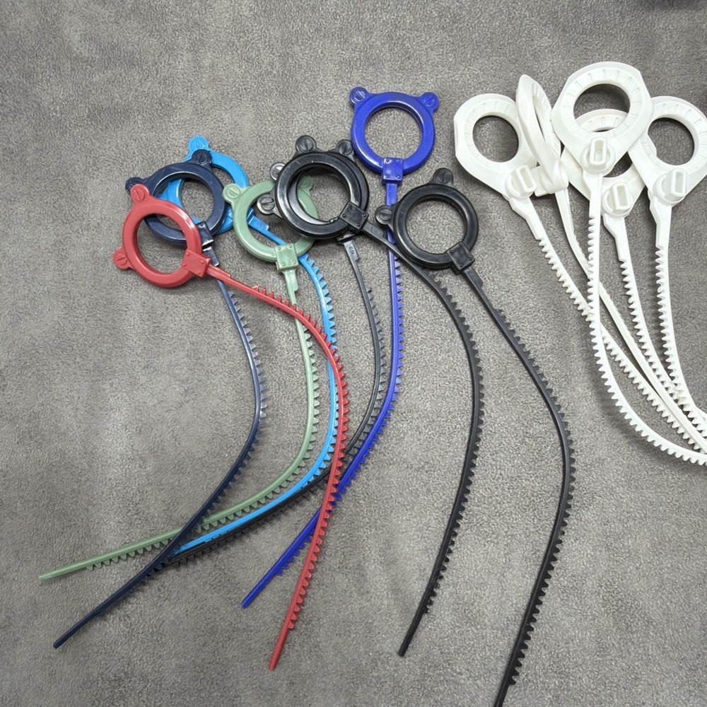 Beyblade Ripcords & Launchers Lot - Picture 8 of 9